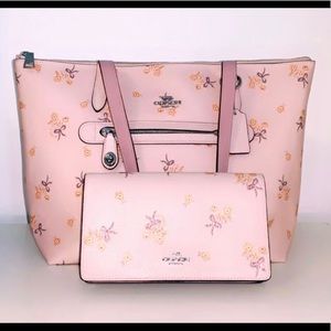 Coach purse and matching wallet